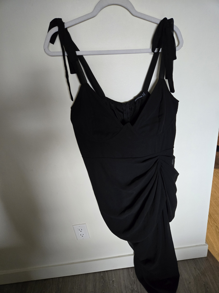 PrettyLittleThing Black Underwire Detail Draped Midi Dress - photo 4