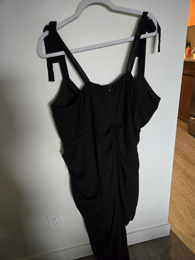 PrettyLittleThing Black Underwire Detail Draped Midi Dress - photo 5