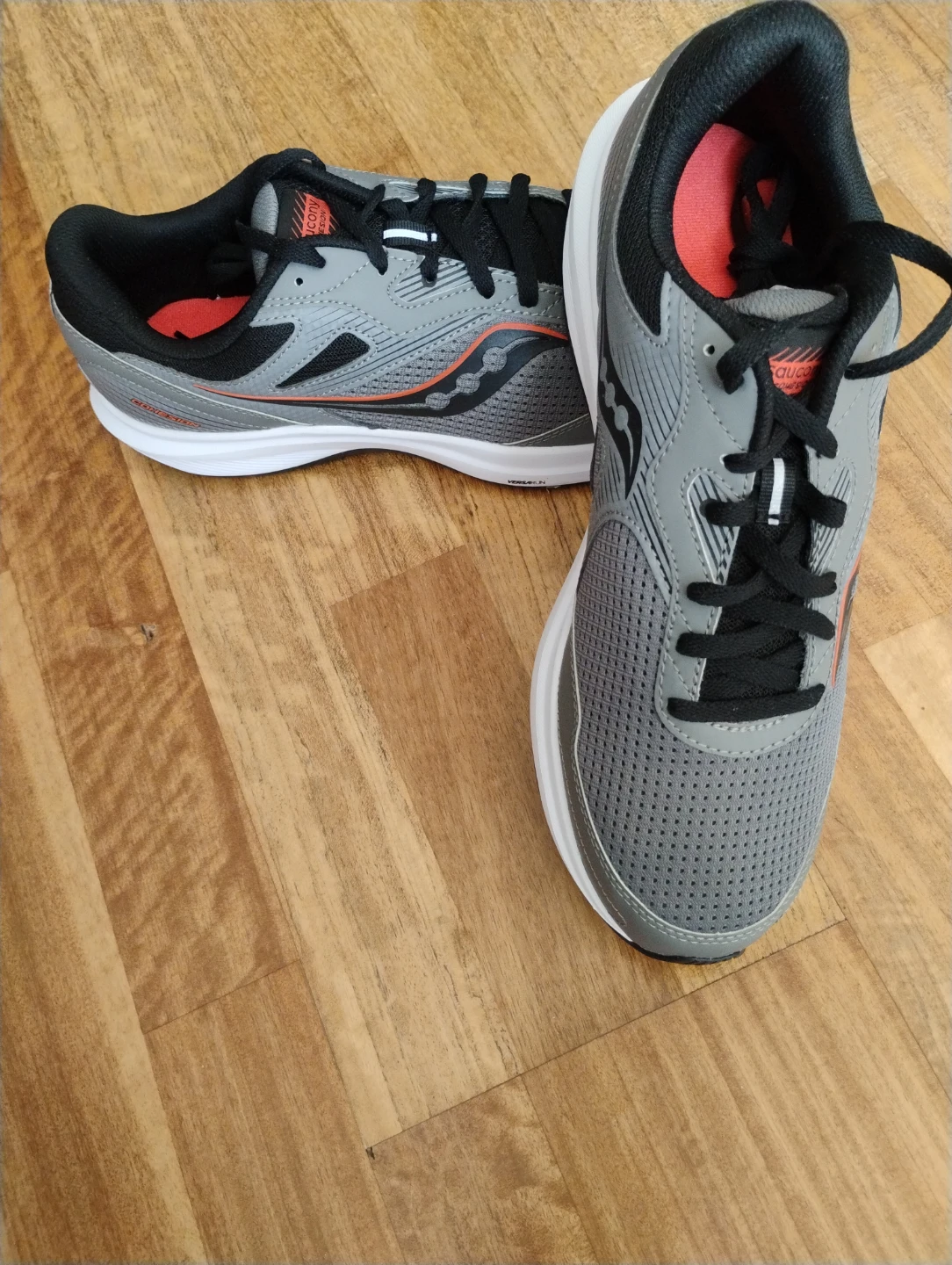 🌱Brand New, Saucony Running Shoes - Grey/Orange