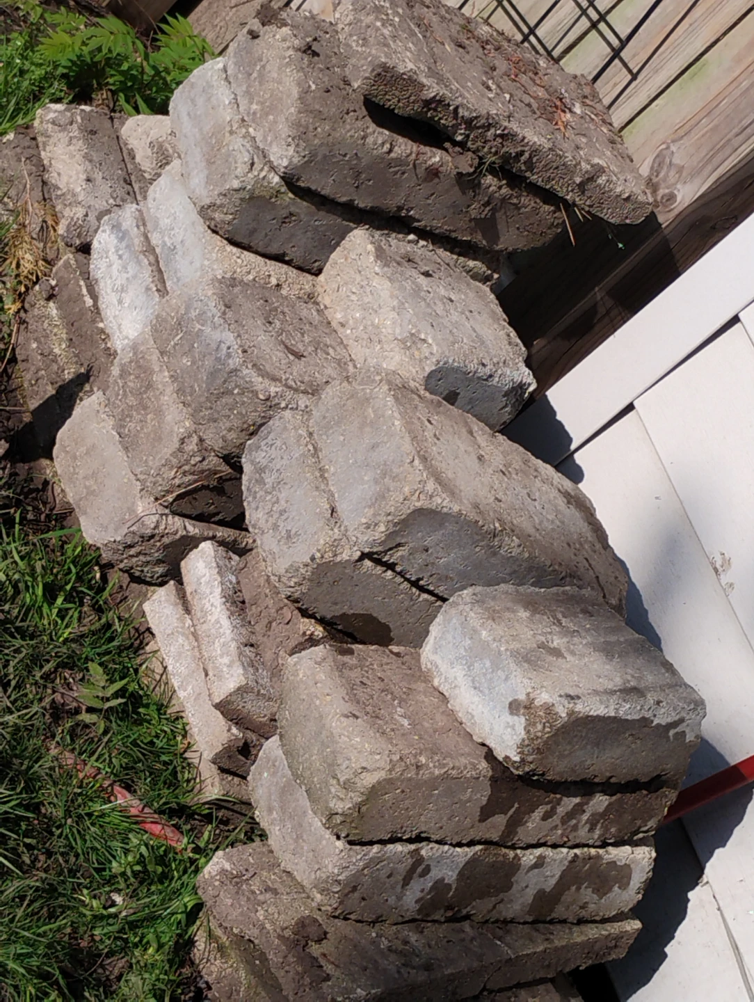 Free stone blocks and rocks