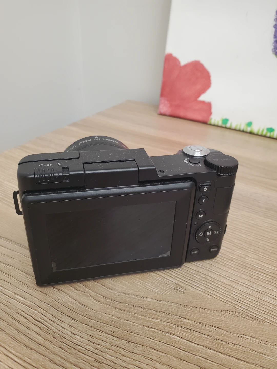 Black Digital Camera with 8x Optical Zoom - photo 2