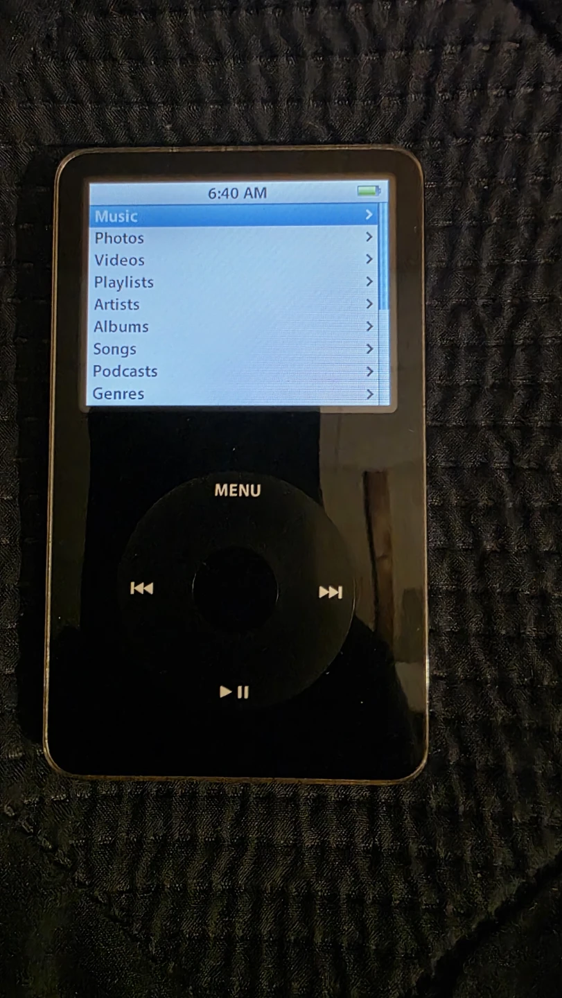Apple iPod Classic 30GB comes 2338 songs - photo 2