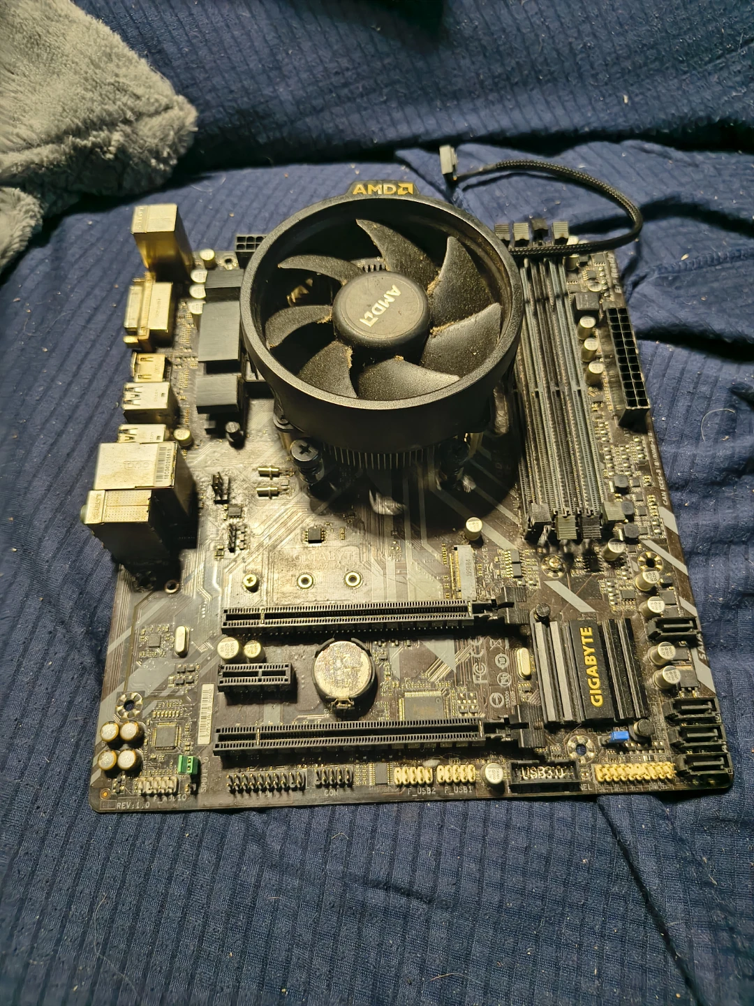 Gigabyte B450M DS3H Motherboard - photo 2
