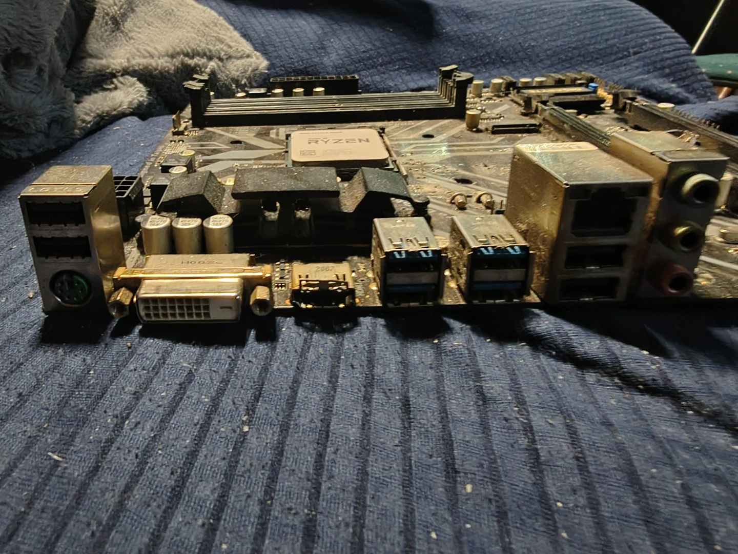 Gigabyte B450M DS3H Motherboard - photo 4