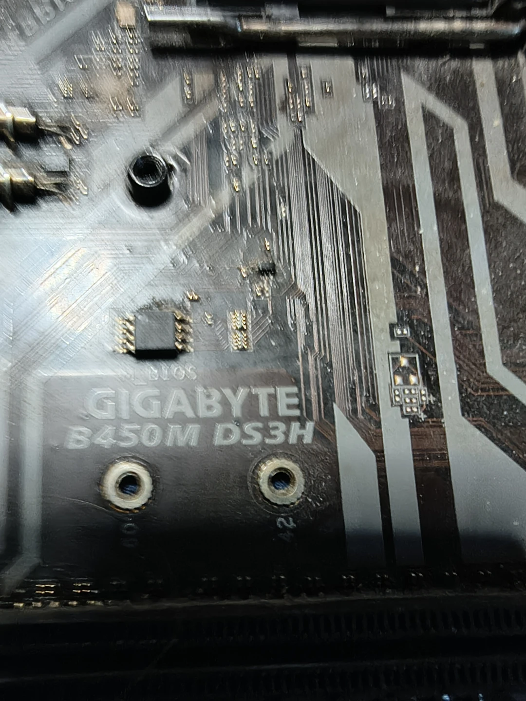 Gigabyte B450M DS3H Motherboard - photo 5