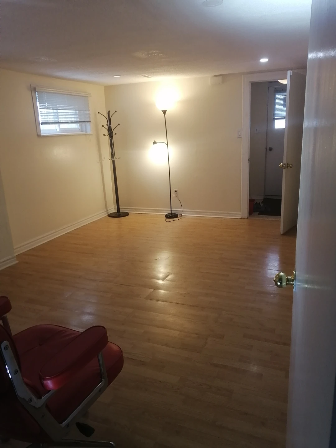 Lg 2 Bedrooms for rent Don Mills and McNicol - photo 5