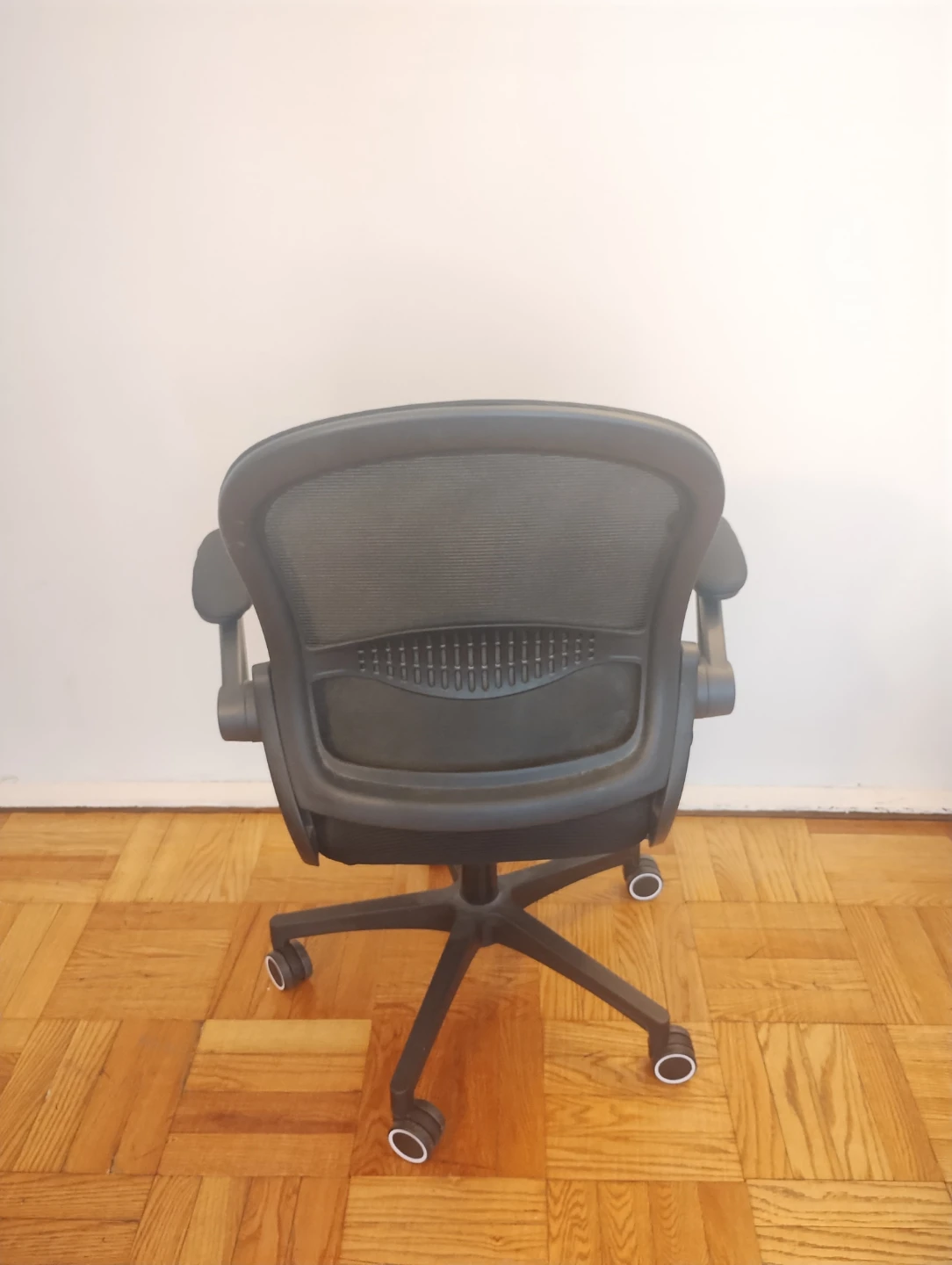 Black Mesh Office Chair - photo 3