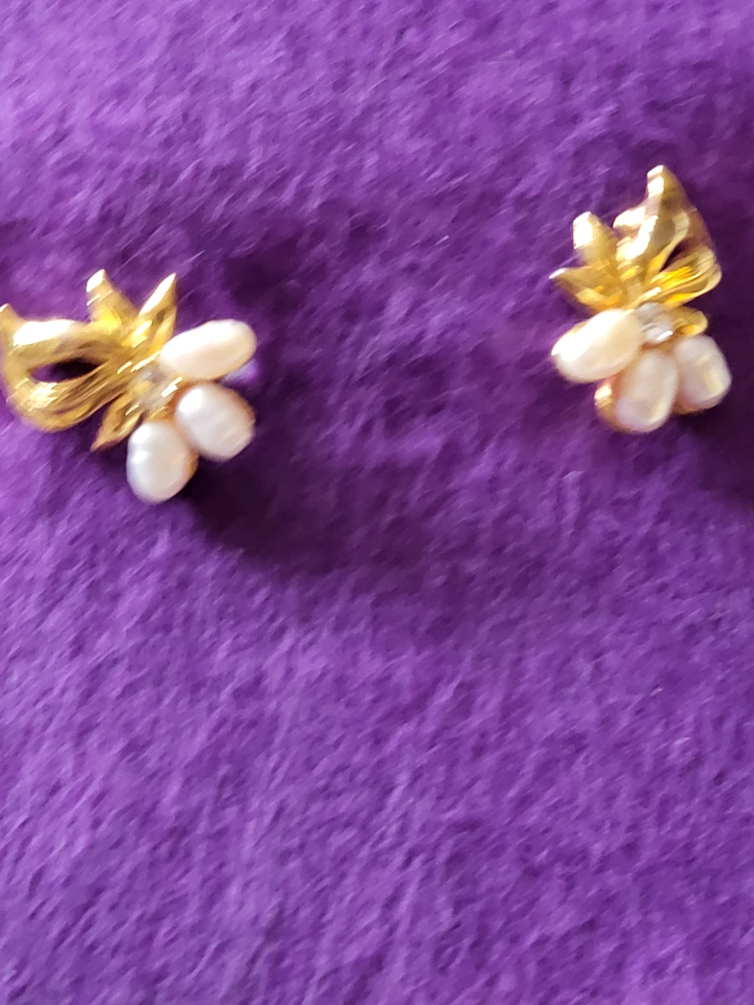 Vintage Avon Goldtone Flower Earrings with Pearls and Crystals