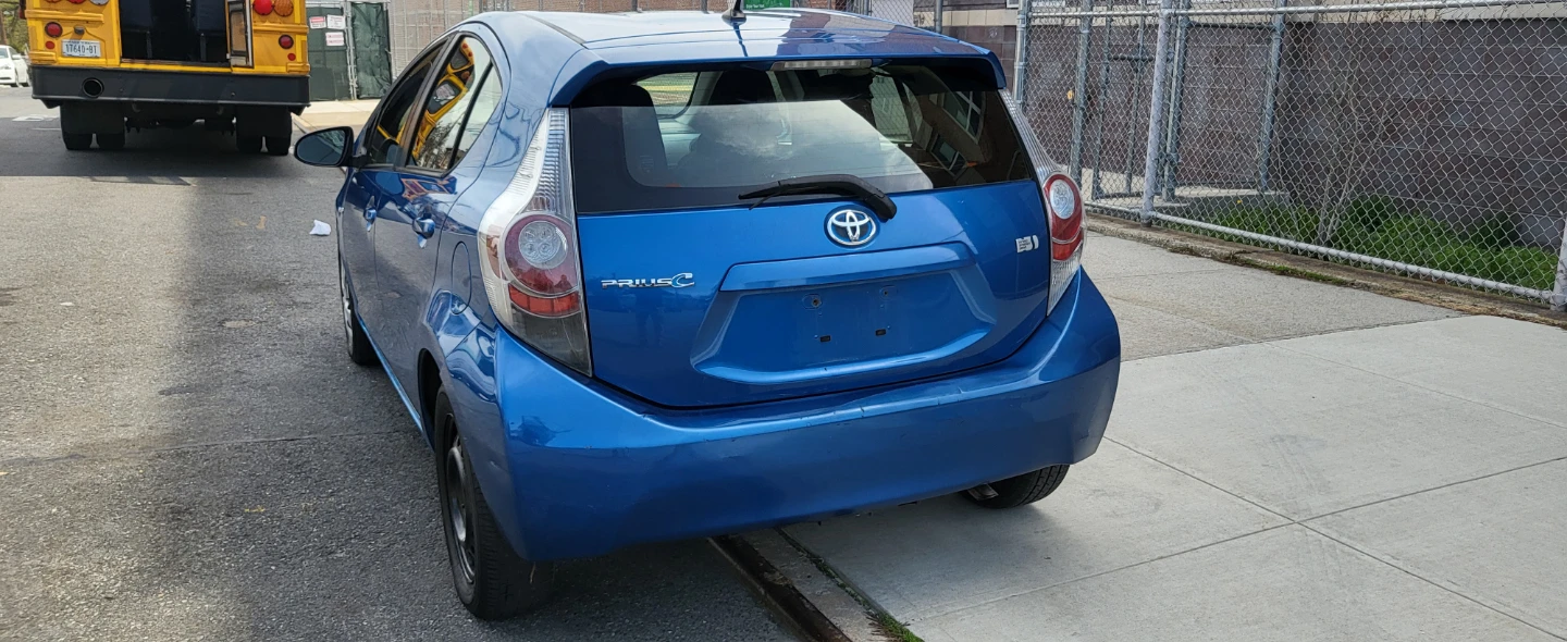 Blue Toyota Prius C - photo 2
