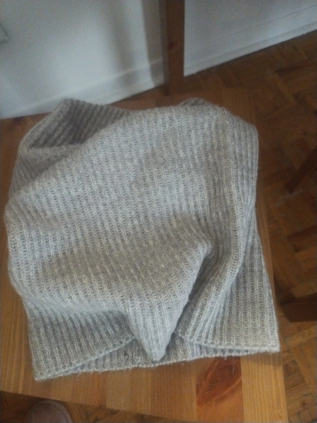 Light Grey Knit Scarf 🌱