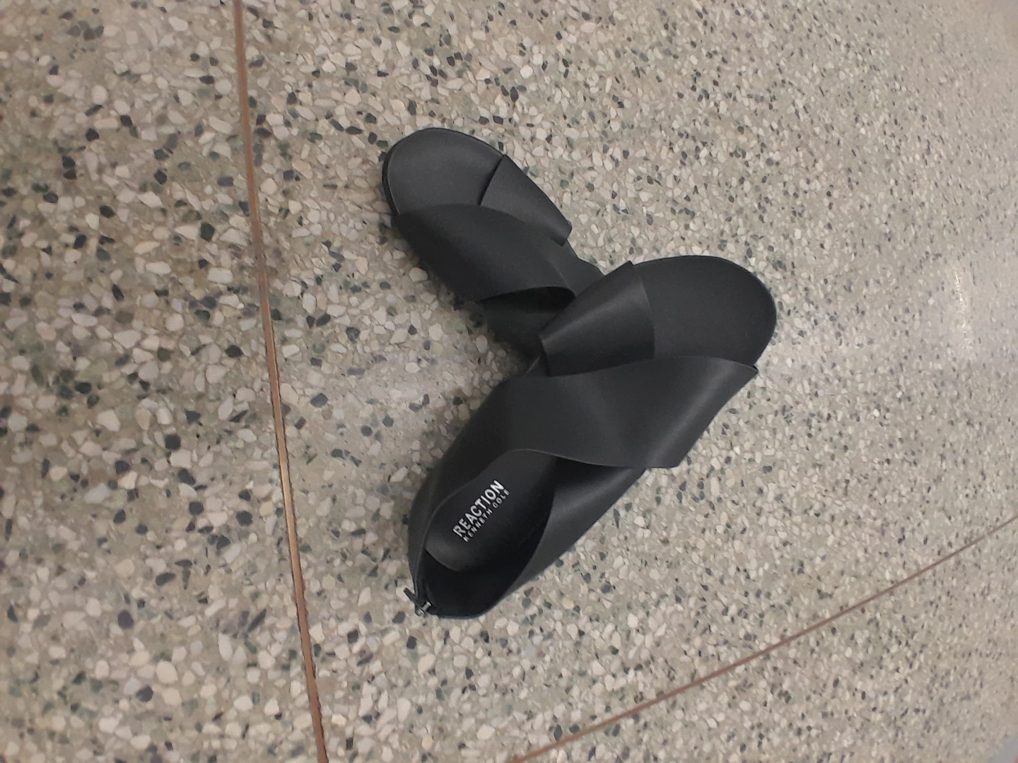 Reaction Kenneth Cole Black Slide Sandals Women's Size 8 - photo 5