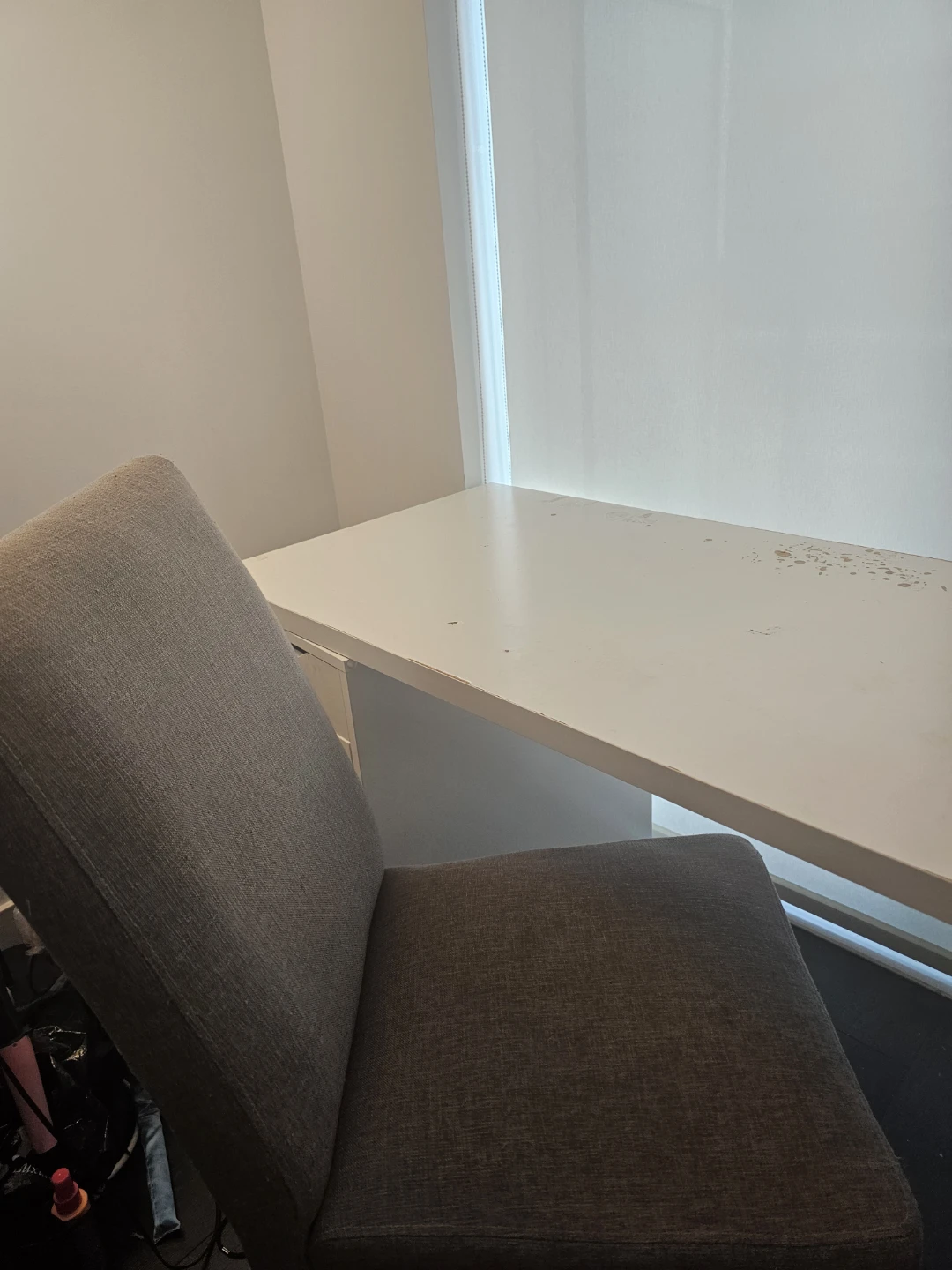 Free Ikea desk & chair - photo 2
