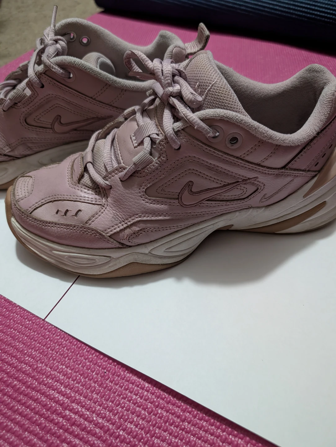 Nike shoes-Size 7 (Moving Sale) - photo 3