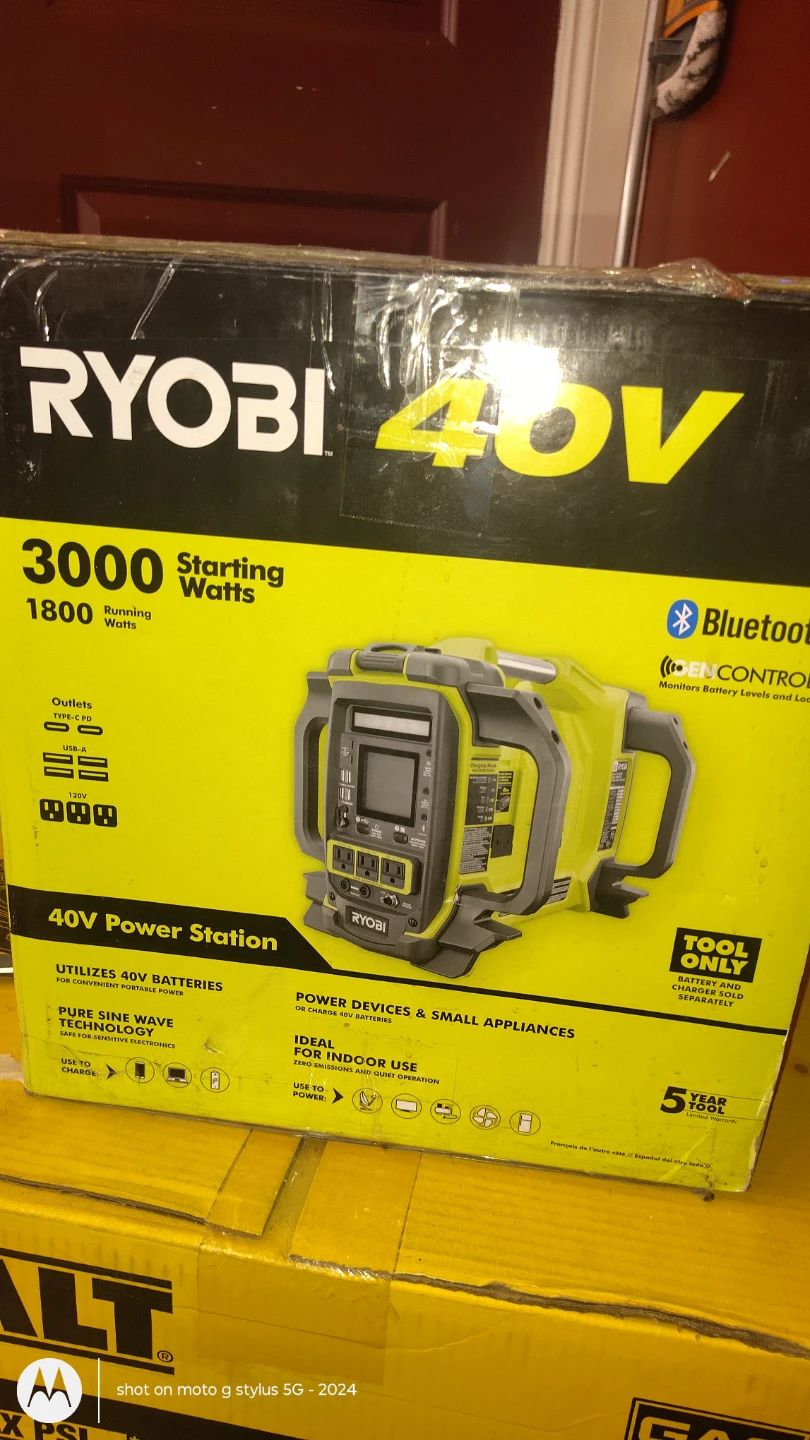 Ryobi 40V 3000 Starting Watts Power Station - photo 2