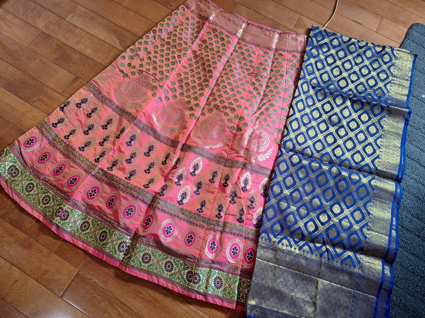 Multi colored skirt and blue dupatta - photo 2