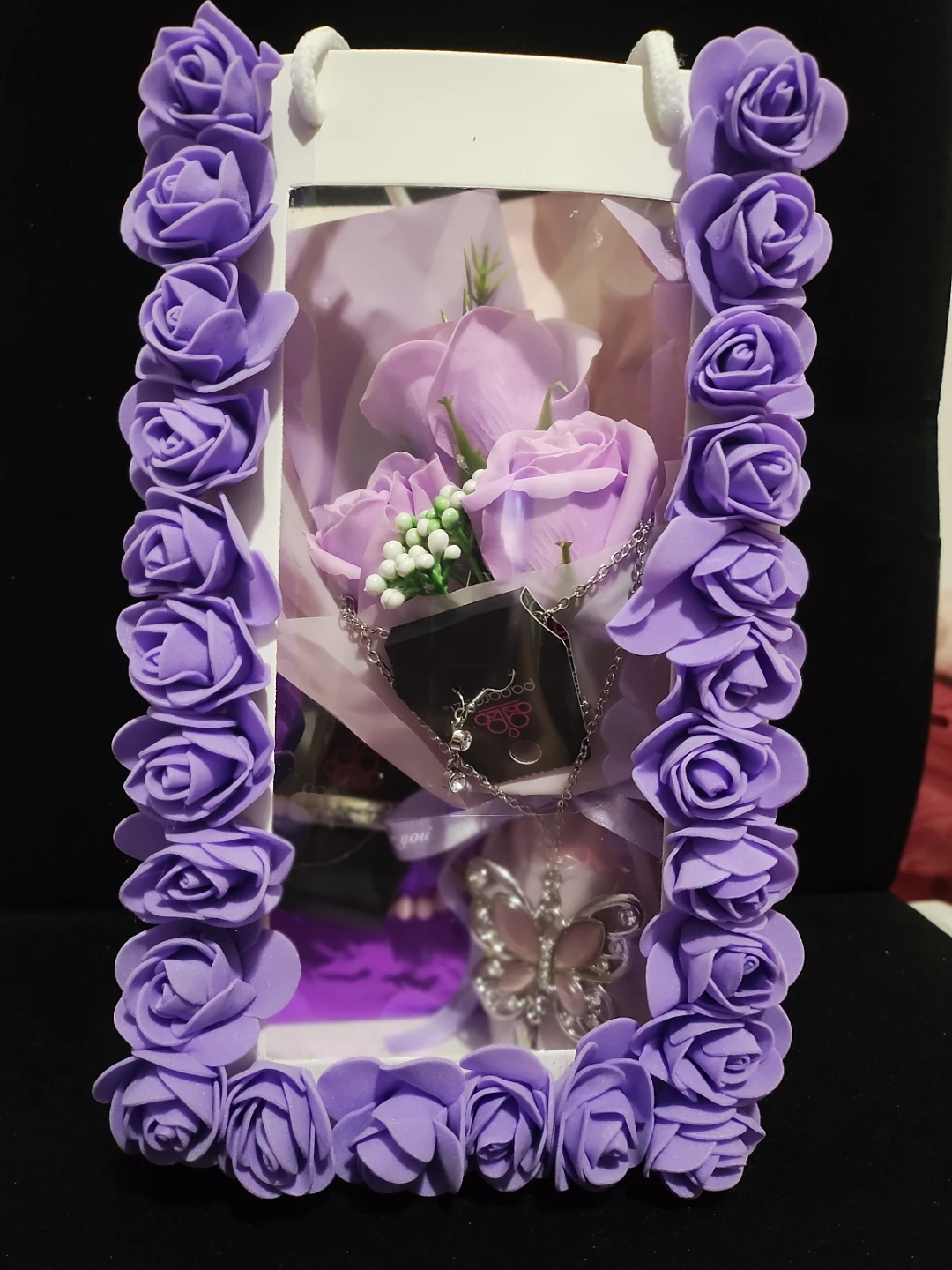 🌱Jewelry Gift bag with Faux Roses Gift Box New - photo 2