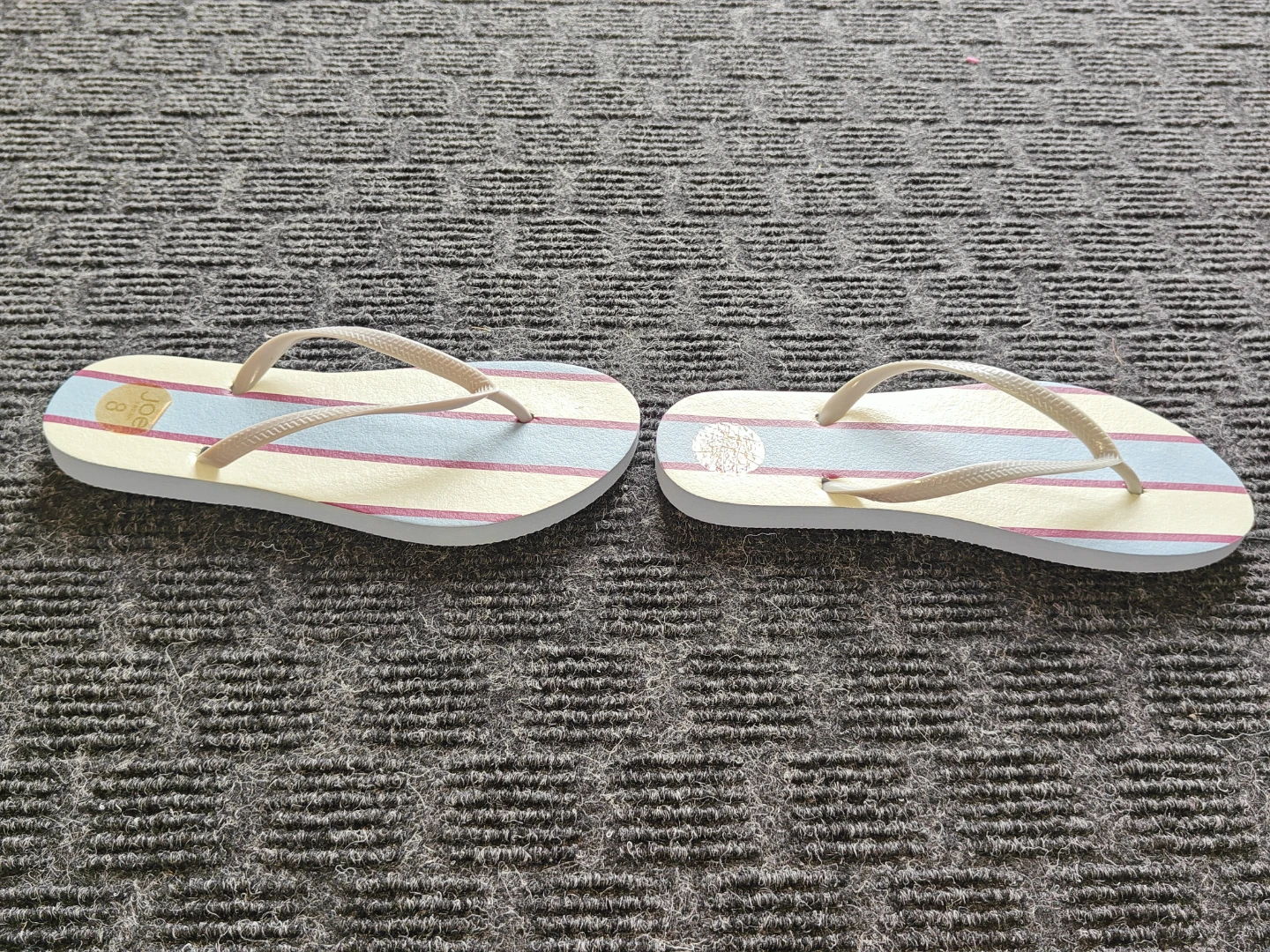 Joe Fresh Women Flip Flops Sandals / Slippers - Size 7 - photo 3