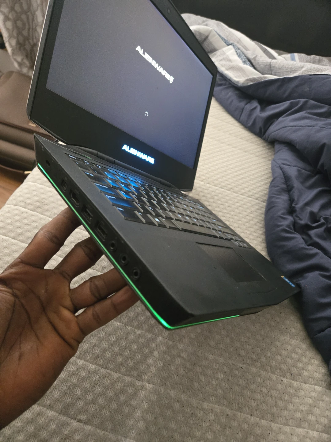 Alienware Laptop - photo 4