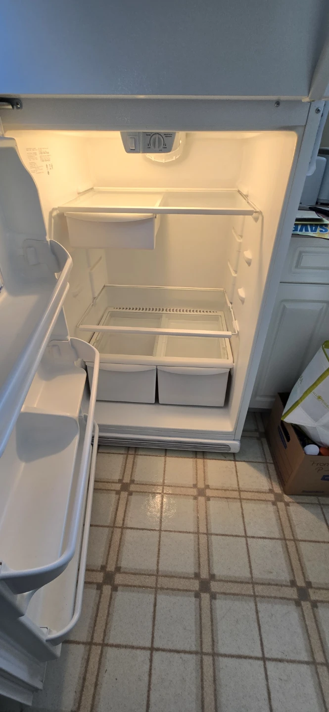 Standard white fridge - photo 4