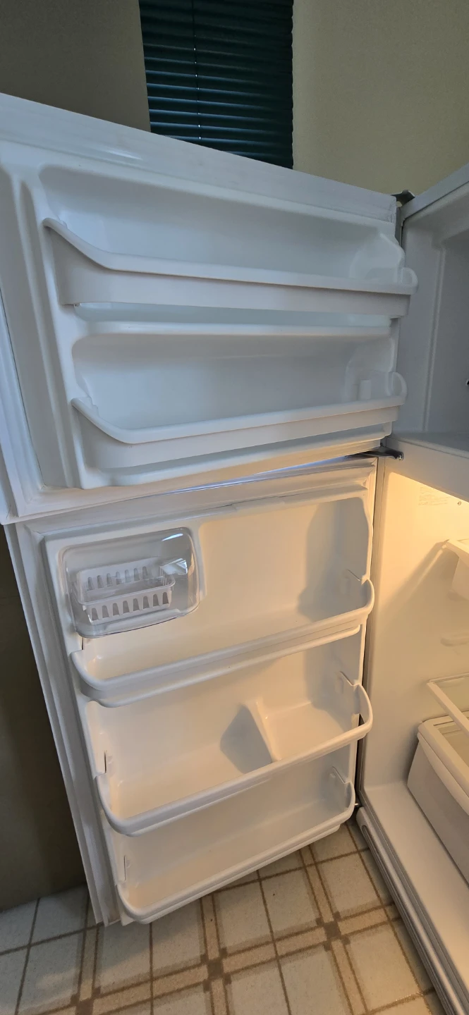 Standard white fridge - photo 5