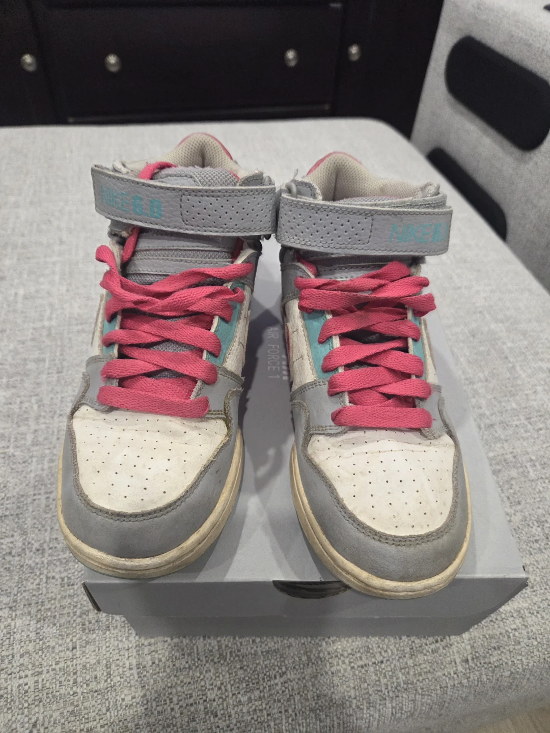 Nike  yourth high top  shoes size  4y - photo 2