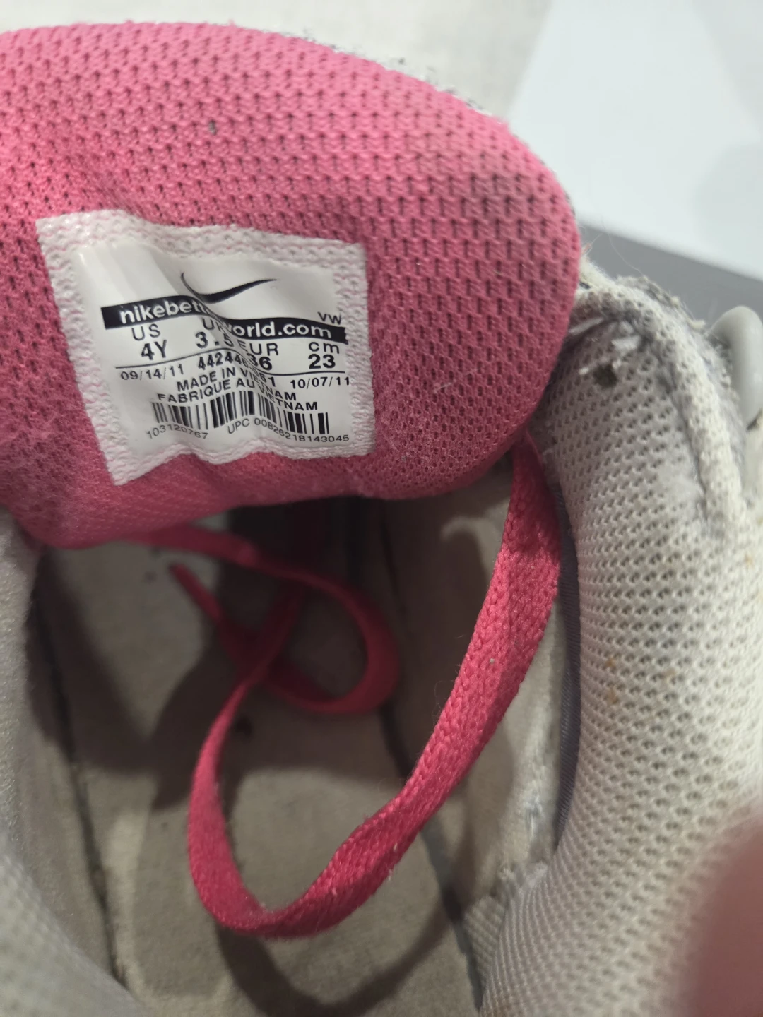Nike  yourth high top  shoes size  4y - photo 4