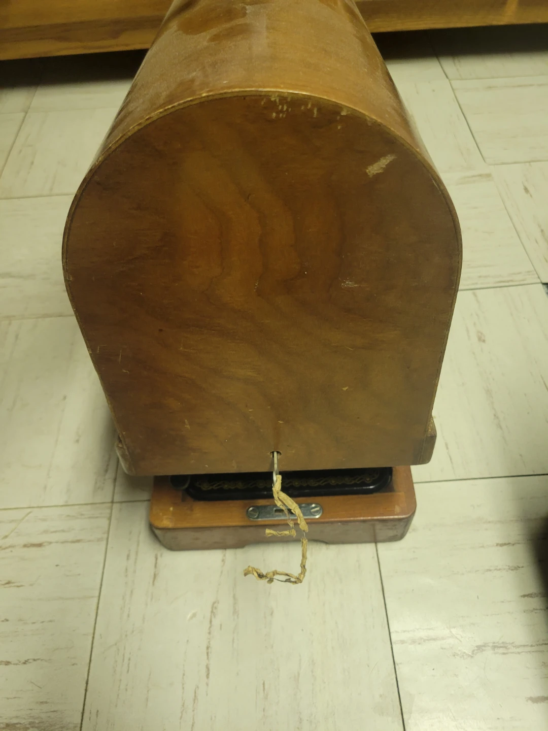 Vintage Singer Sewing Machine with Wooden Case - photo 3