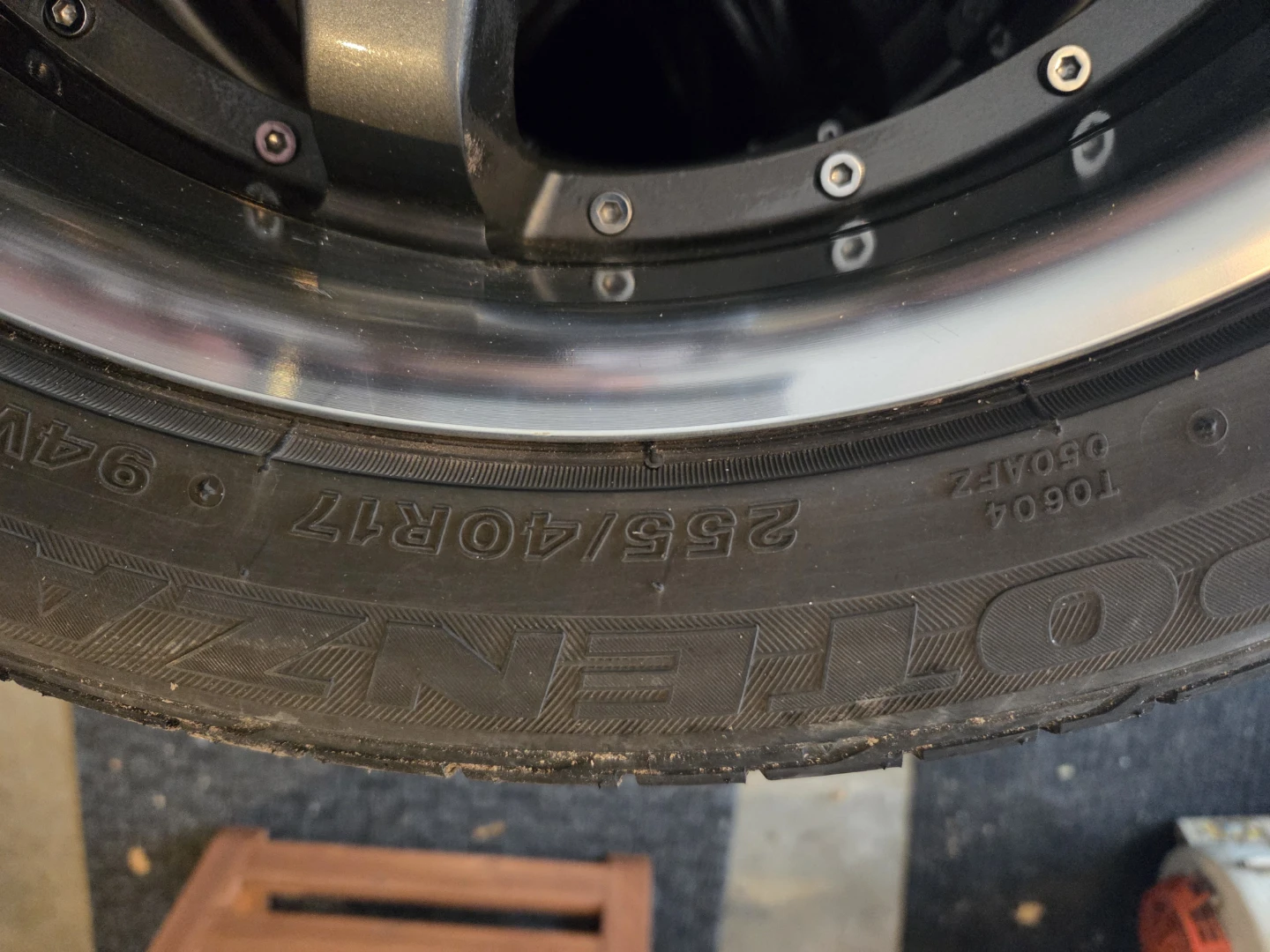 Klasse Motor Sport Wheels with 255/40R17 Tires