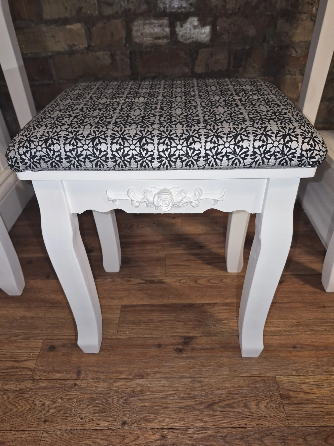 White Vanity Table with Mirror and Stool - photo 3