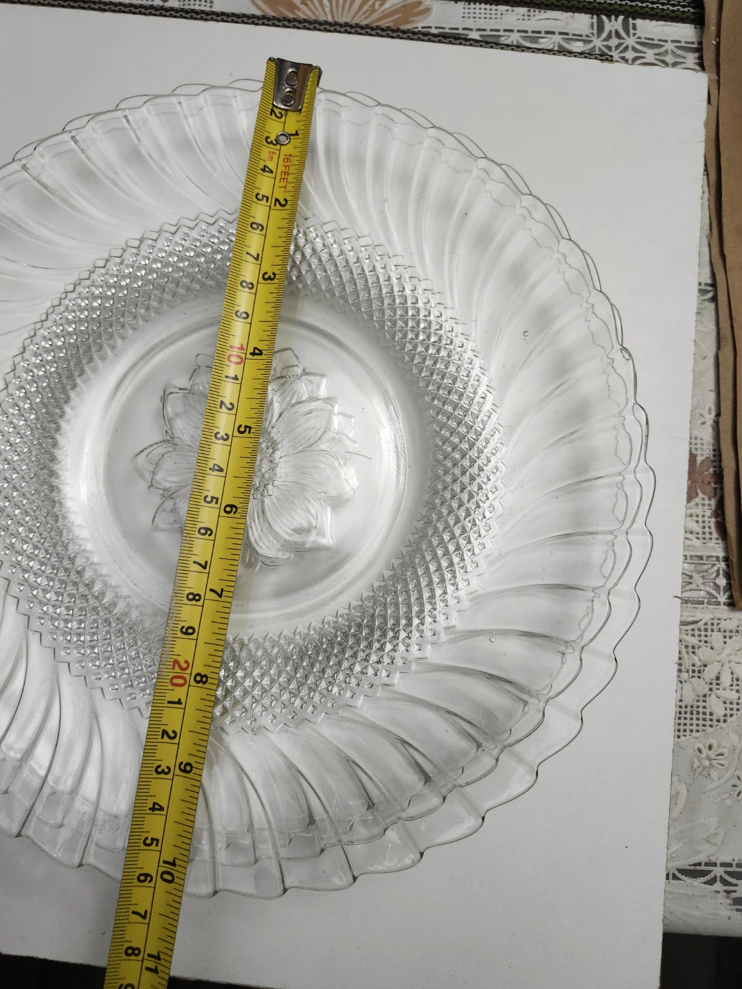 Clear Glass Plate with Embossed Flower Design 4 pcs - photo 4