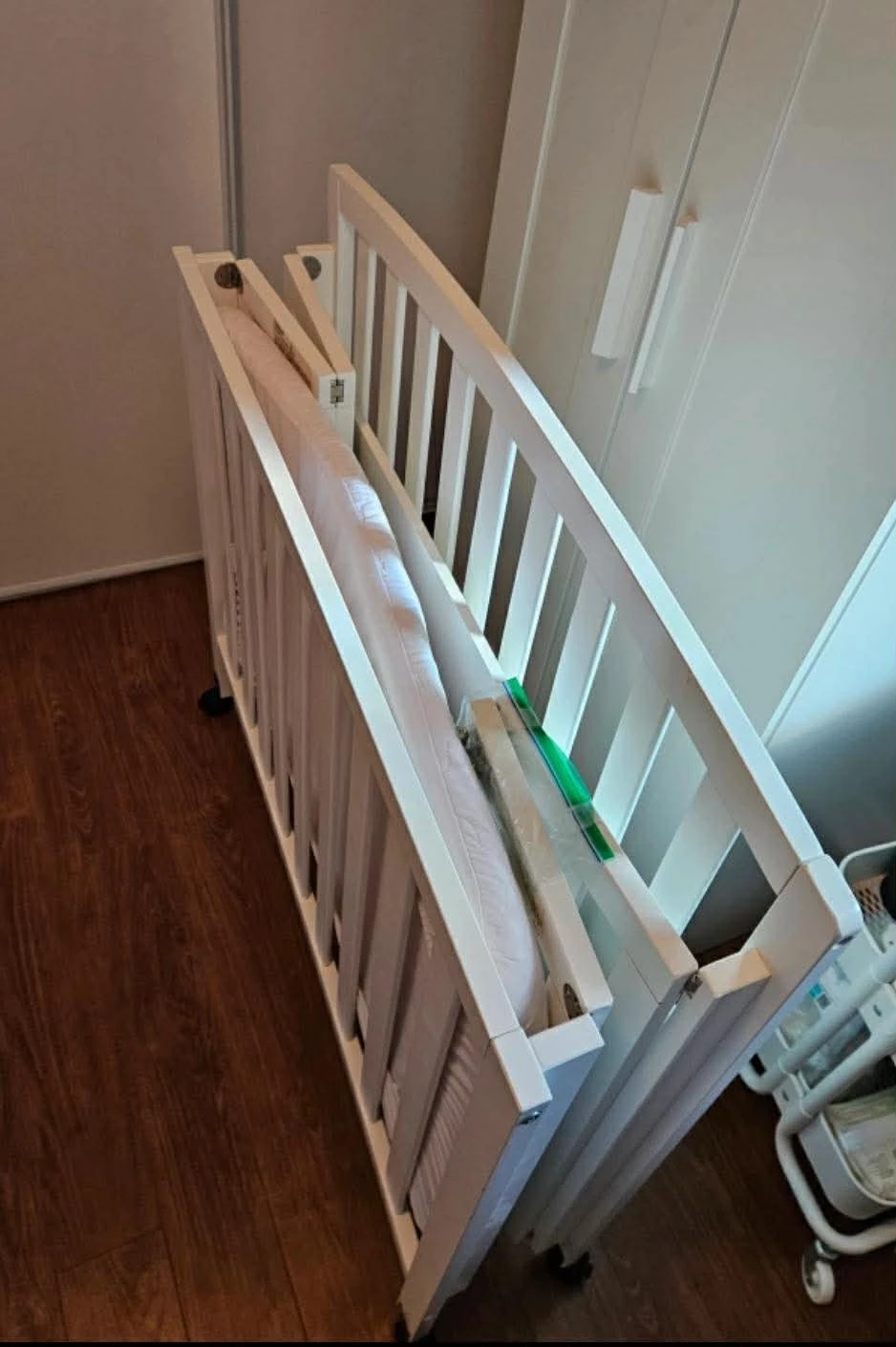 Dylan 3-in-1 Mini Convertible Portable Crib - photo 3