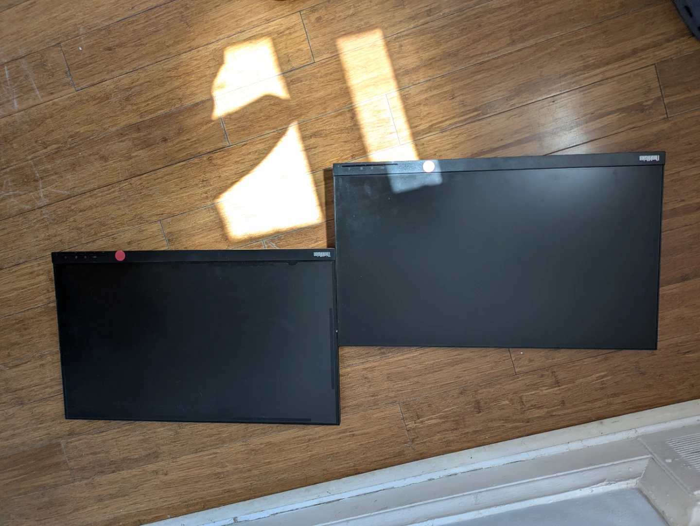 Lenovo ThinkVision 24" 1080*1920 monitors - photo 3
