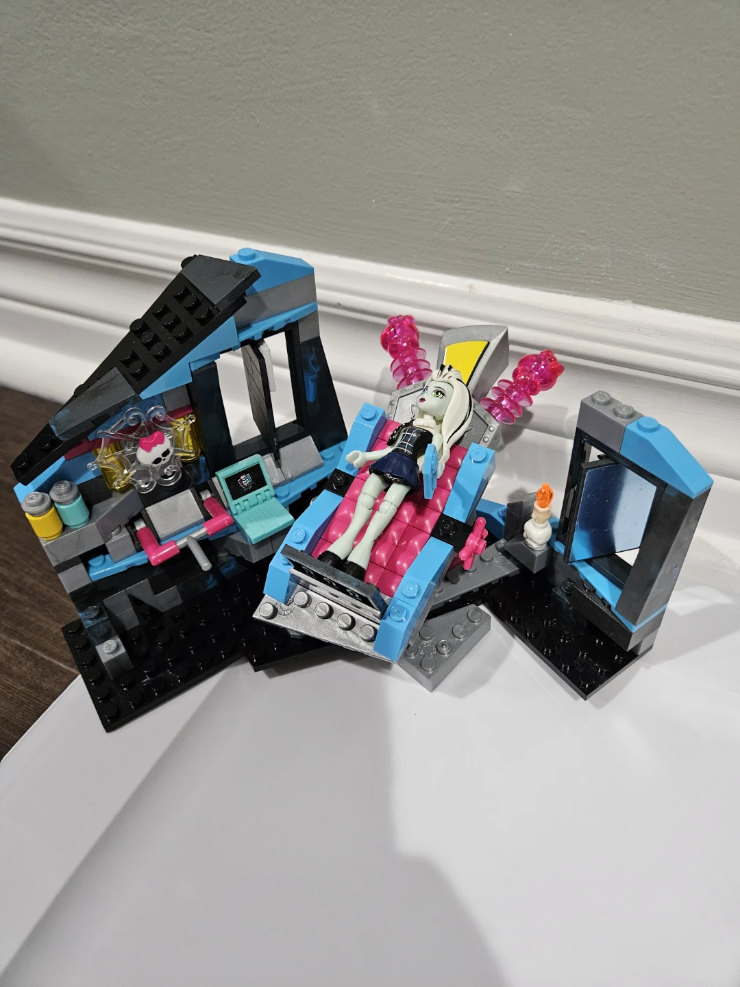 Monster High Electrifying Room Playset - photo 3