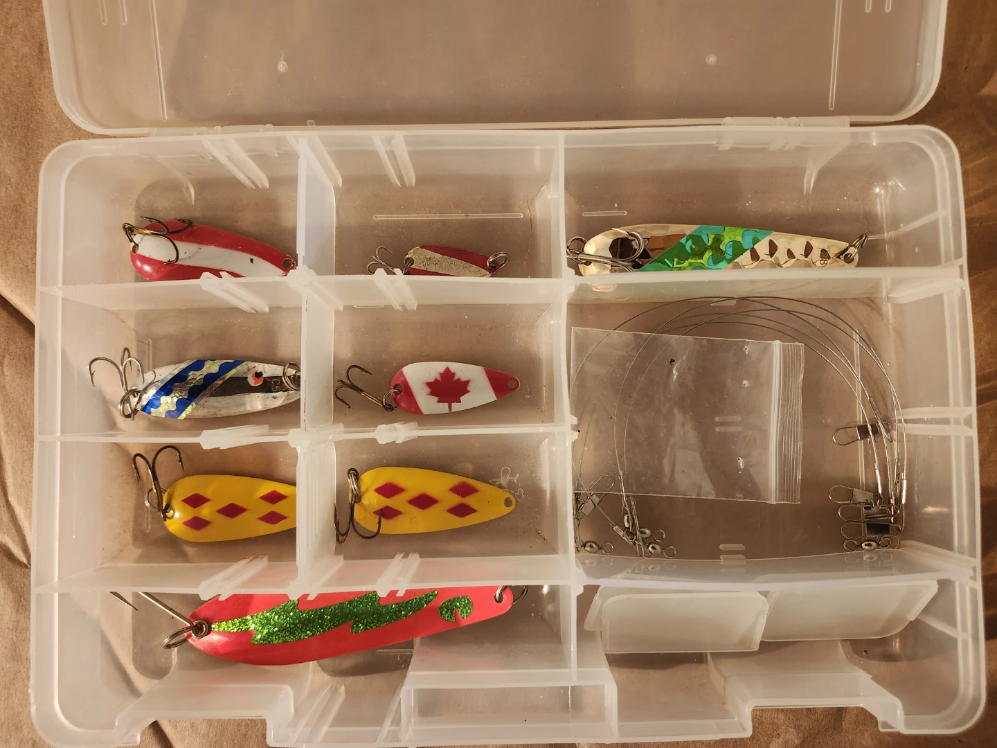 Fishing tackle tray, with lures