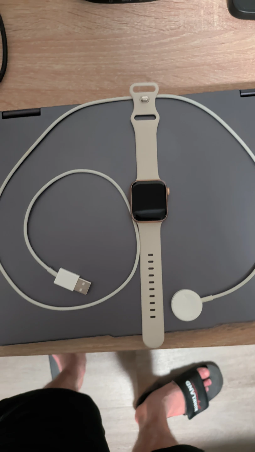 Apple Watch Series 5(40mm) with original charger - photo 3
