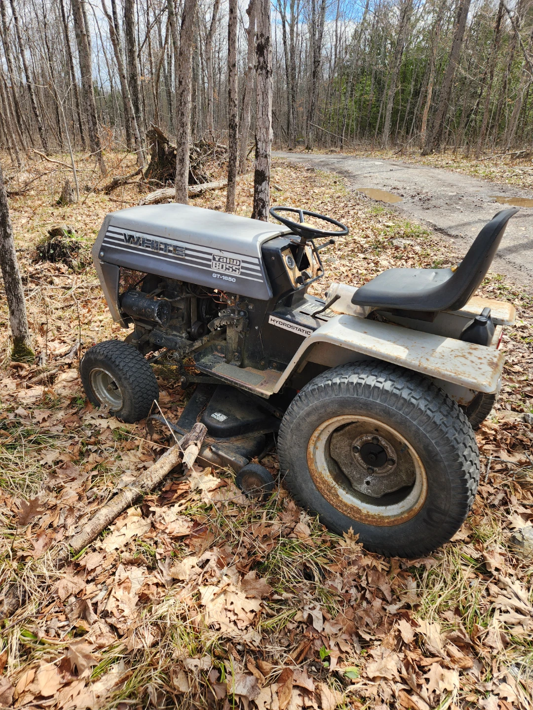 White Yard Boss Lawn Tractor