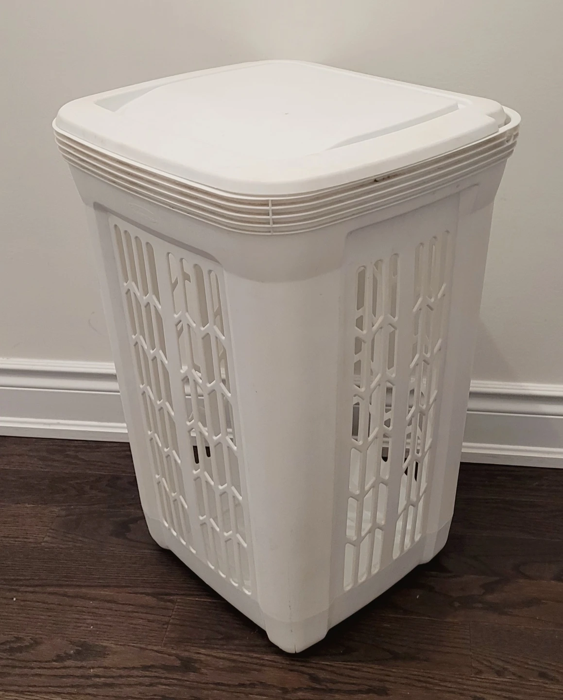 White Laundry Basket with Lid - photo 2