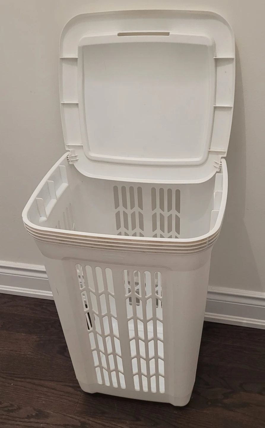 White Laundry Basket with Lid - photo 3