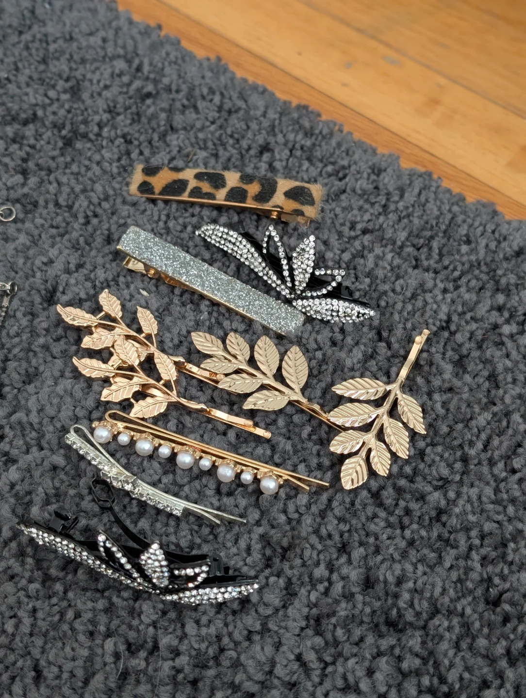 Costume jewellery. Various pieces