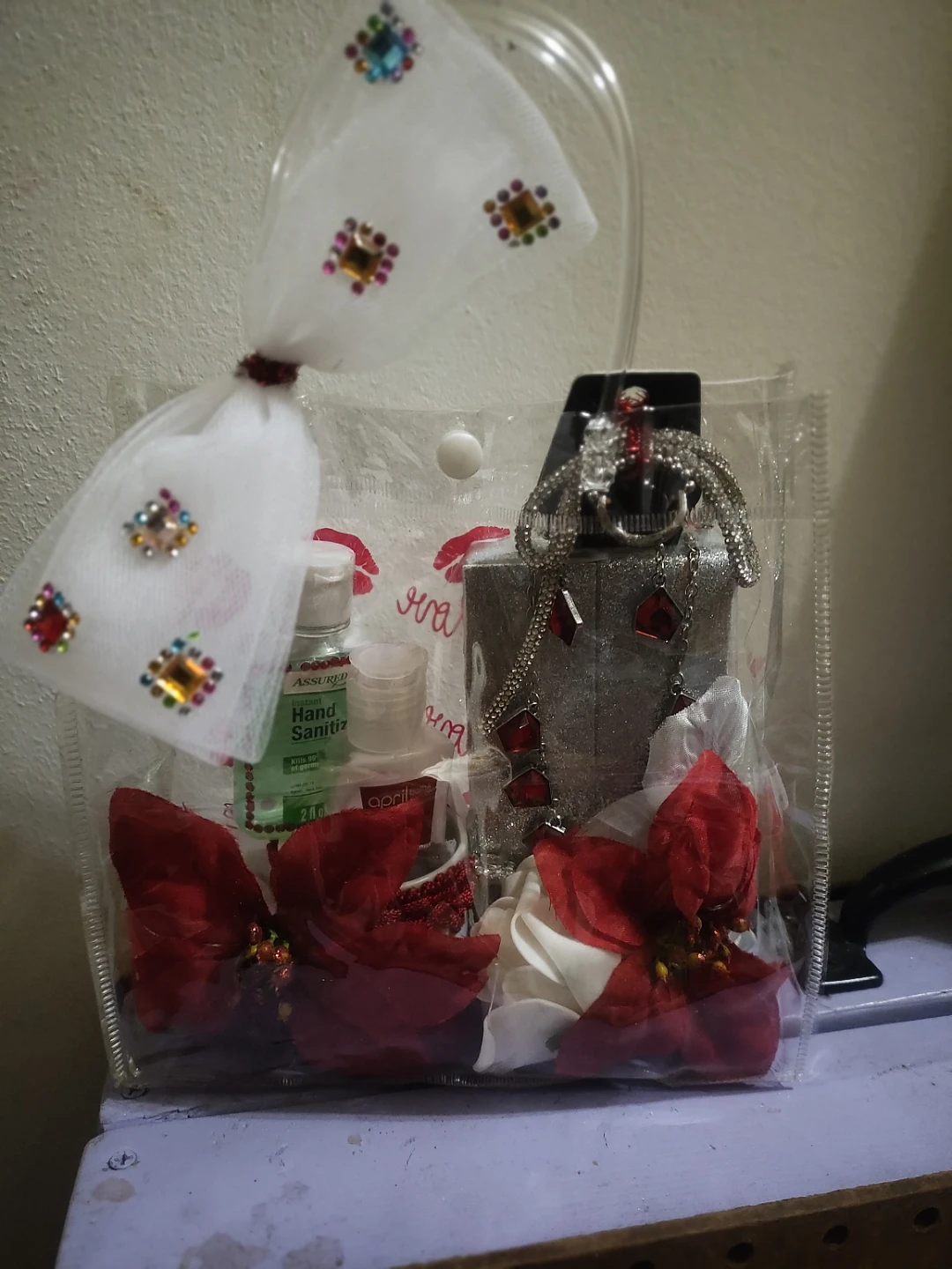 🌱Jewelry Gift Bag & other goodies Great for women and teens new - photo 3