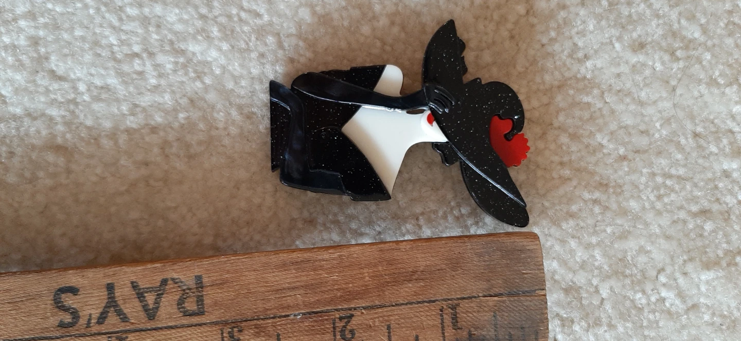 Lady with Hat Brooch - photo 3