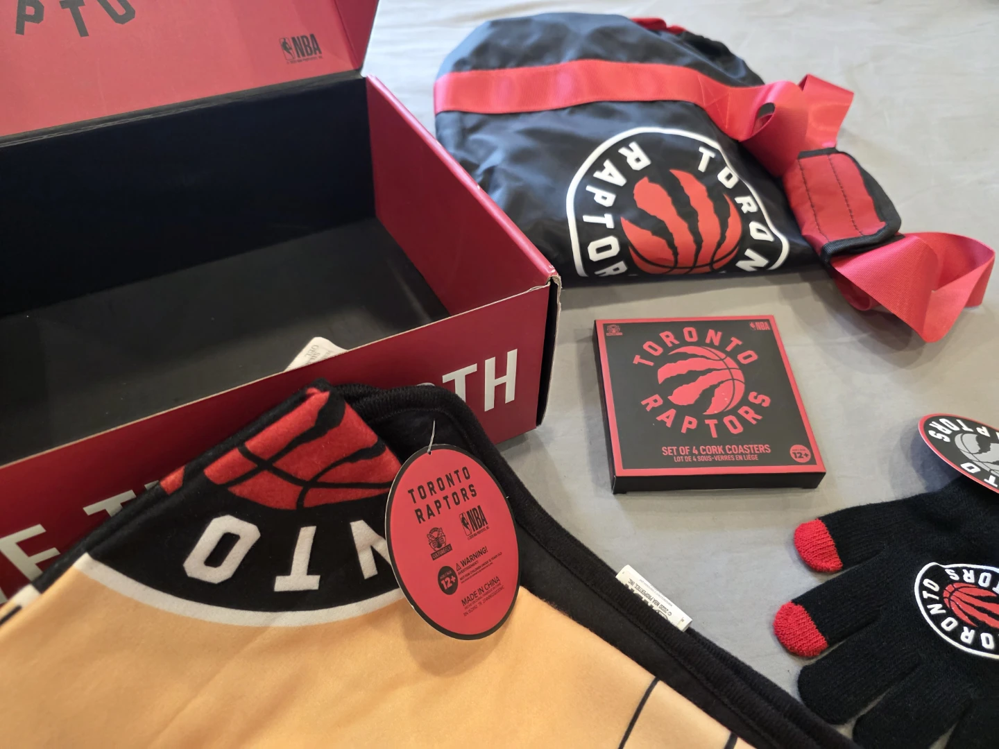 Toronto Raptors Loot box 2021 memorabilia - photo 2