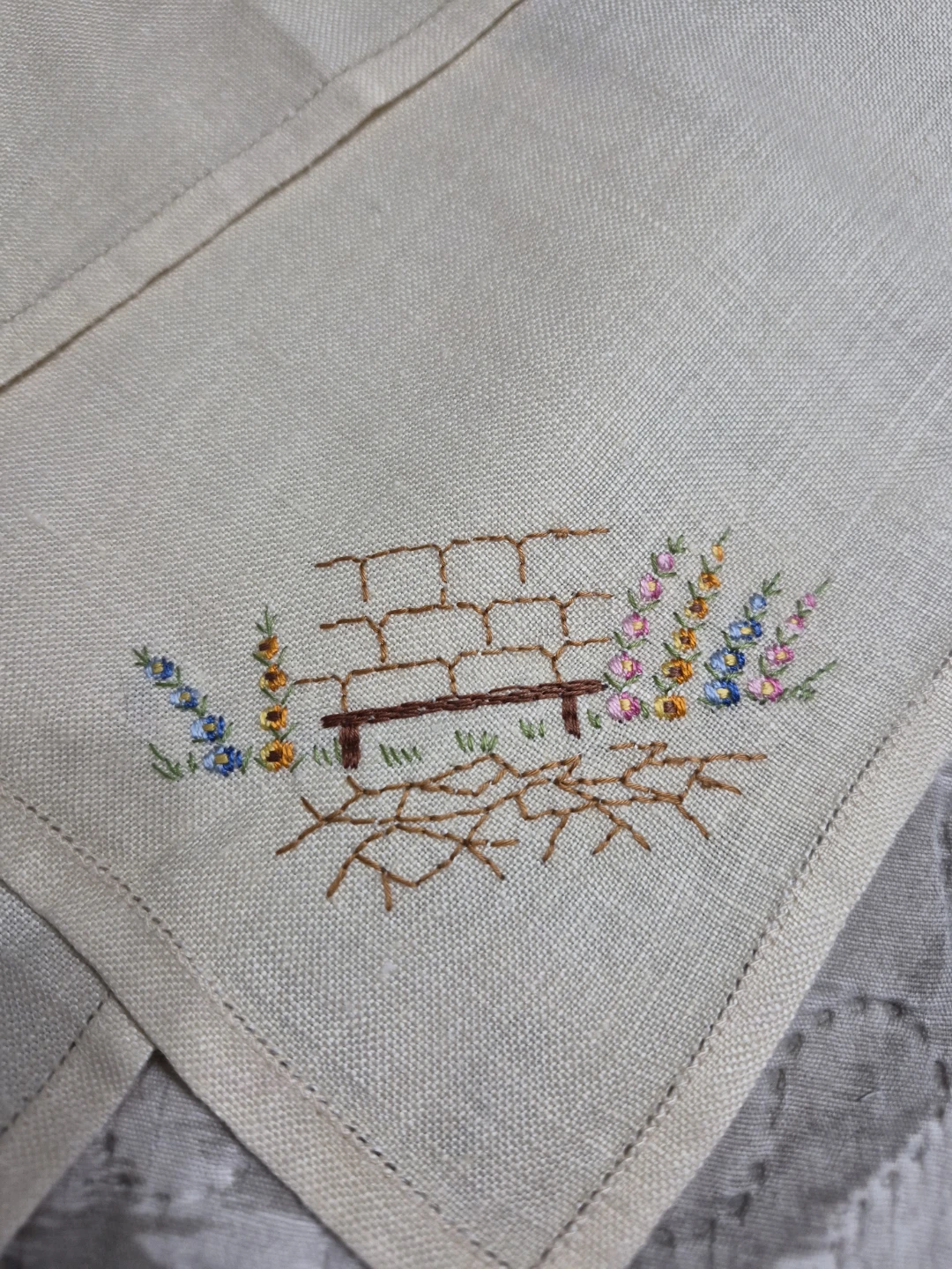 Beautiful Set of 4 Vintage Hand Embroidered Cream Colored Linen - photo 2