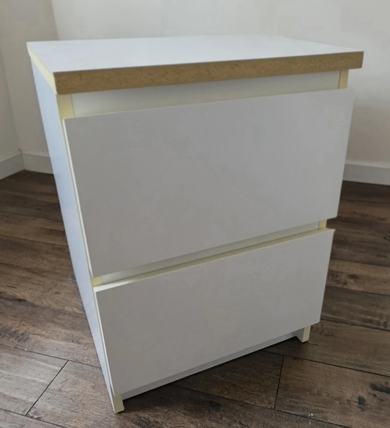 White 2-Drawer Night Stand