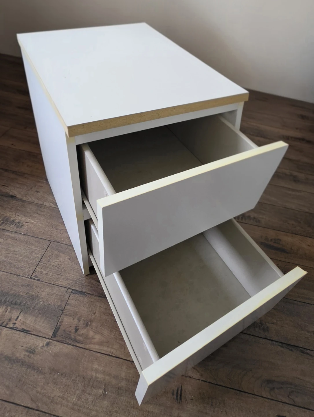 White 2-Drawer Night Stand - photo 2
