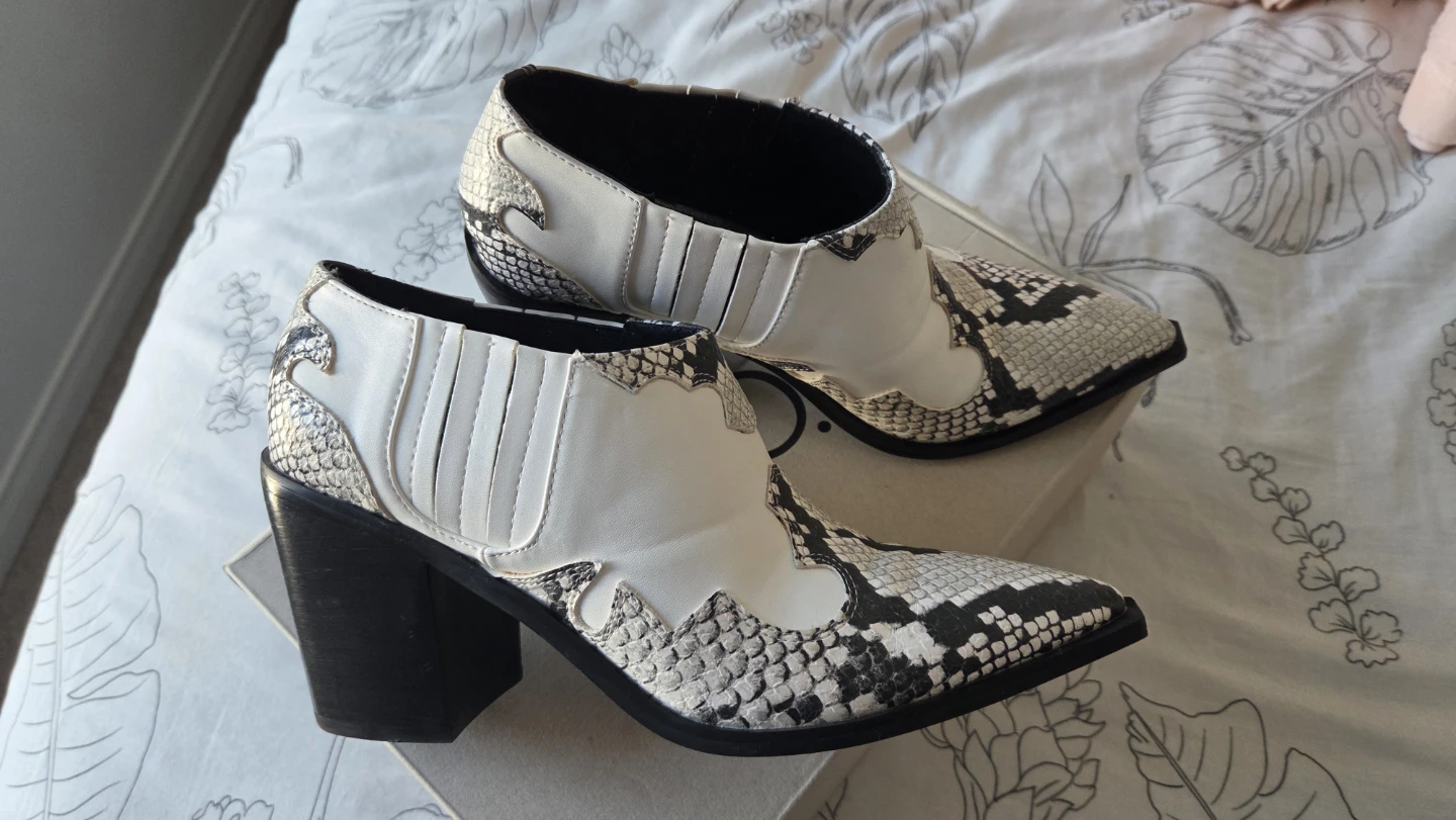 Urban Outfitters Cowboy Booties Snake Print Size 8