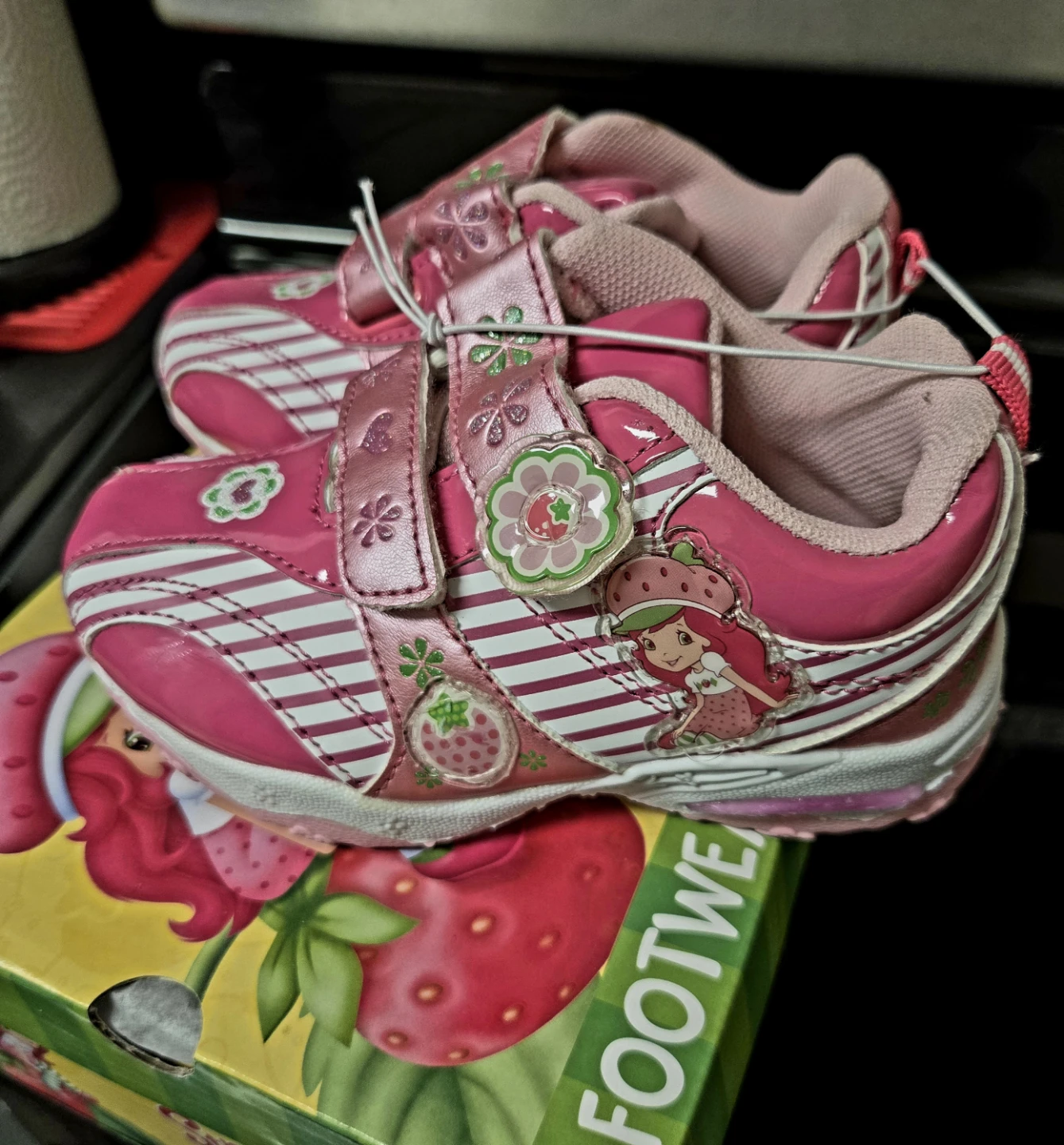 Strawberry Shortcake Toddler Shoes Size 8 - photo 4