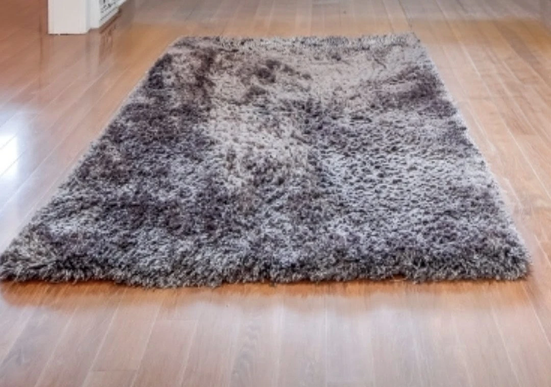 Shaggy Rug Dark brown. 4' x 6'. It's available!