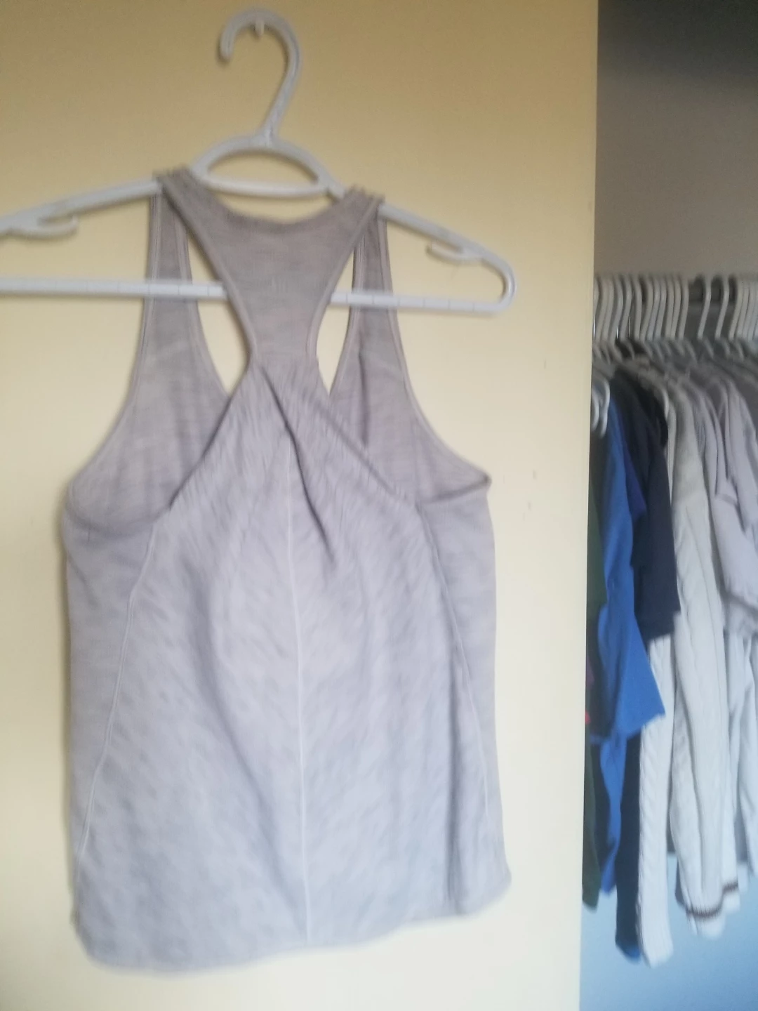 Lululemon Tank Top - photo 3