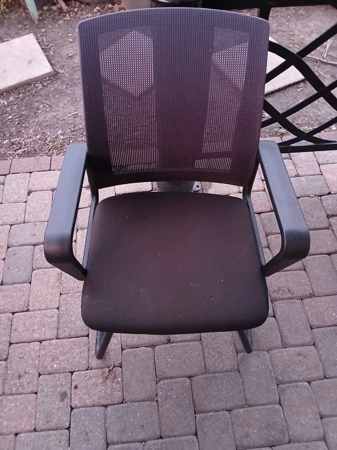 Black Mesh Office Chair with Sturdy Sled Base - photo 5